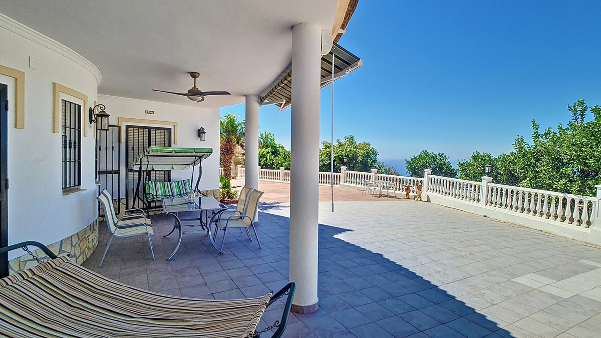 4 Bed Townhouse for sale in Arenas Costa Del Sol East, Málaga, Spain