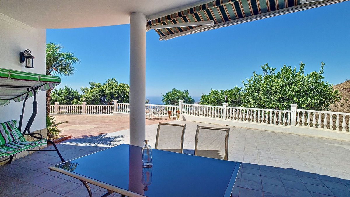4 Bed Townhouse for sale in Arenas Costa Del Sol East, Málaga, Spain