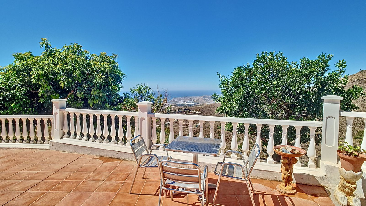 4 Bed Townhouse for sale in Arenas Costa Del Sol East, Málaga, Spain