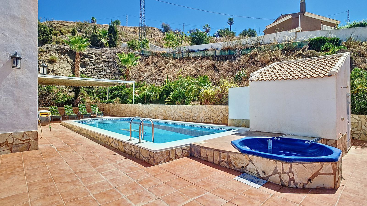 4 Bed Townhouse for sale in Arenas Costa Del Sol East, Málaga, Spain