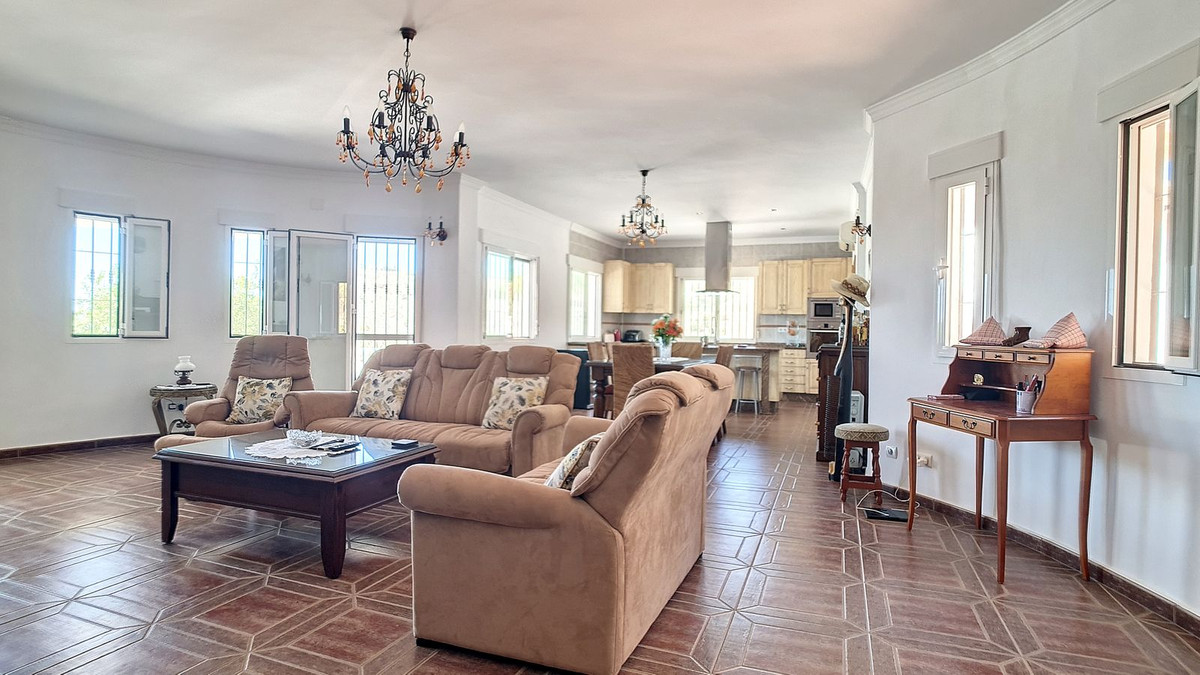4 Bed Townhouse for sale in Arenas Costa Del Sol East, Málaga, Spain