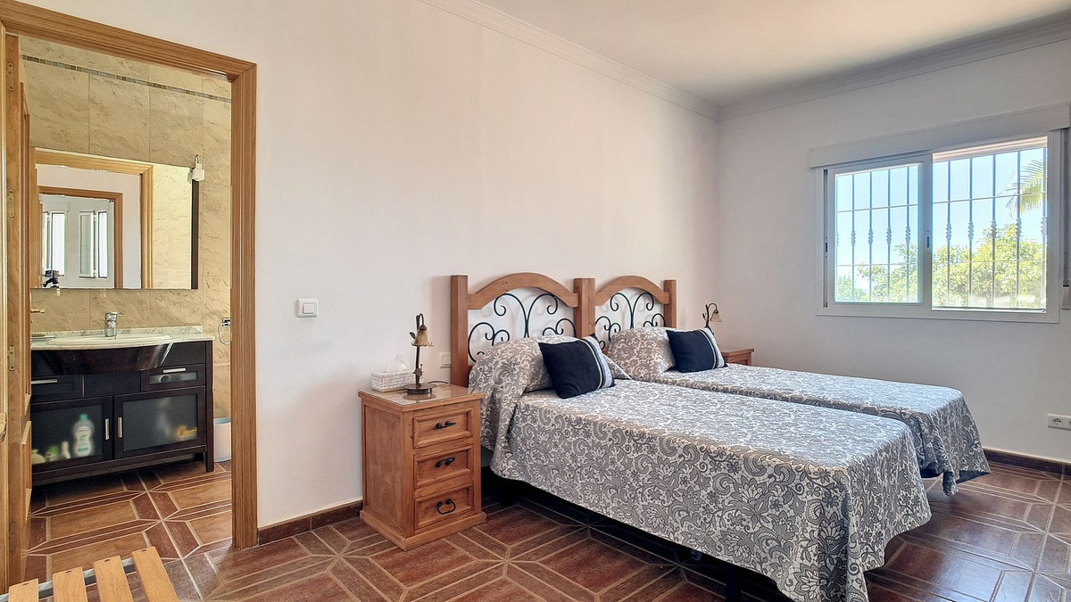 4 Bed Townhouse for sale in Arenas Costa Del Sol East, Málaga, Spain