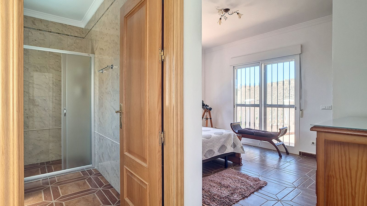 4 Bed Townhouse for sale in Arenas Costa Del Sol East, Málaga, Spain