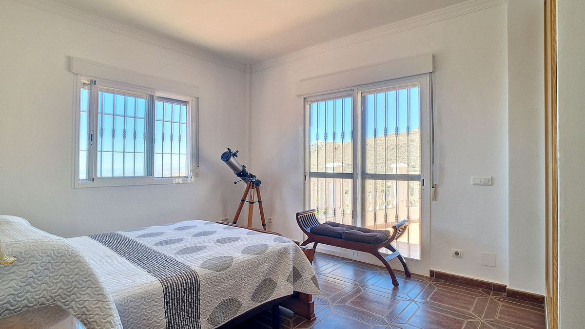4 Bed Townhouse for sale in Arenas Costa Del Sol East, Málaga, Spain