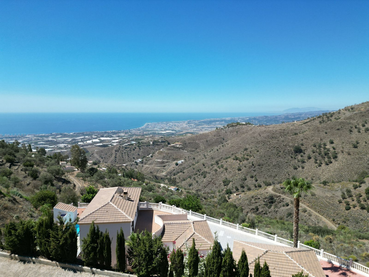 4 Bed Townhouse for sale in Arenas Costa Del Sol East, Málaga, Spain