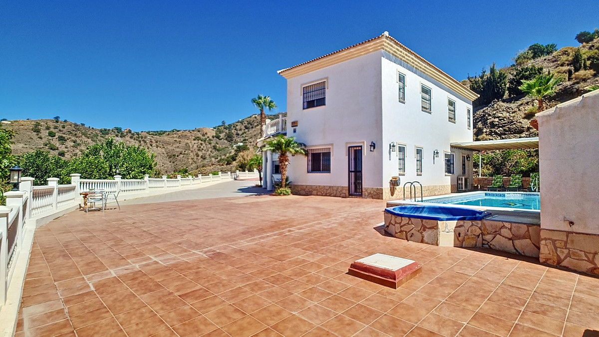 4 Bed Townhouse for sale in Arenas Costa Del Sol East, Málaga, Spain
