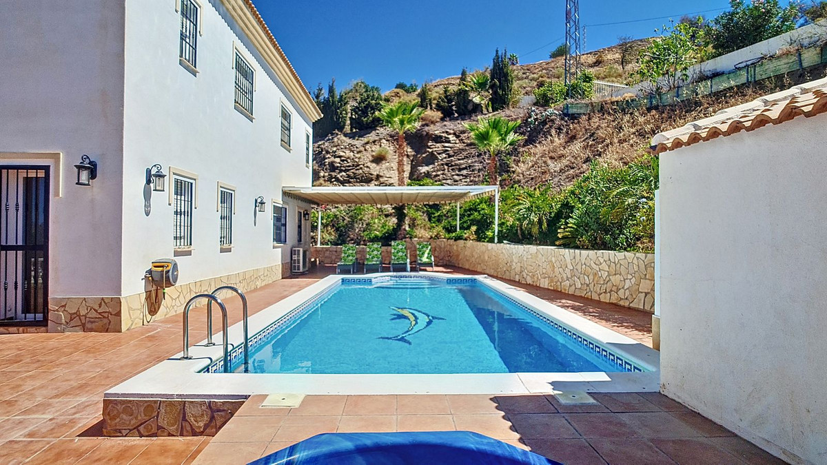 4 Bed Townhouse for sale in Arenas Costa Del Sol East, Málaga, Spain