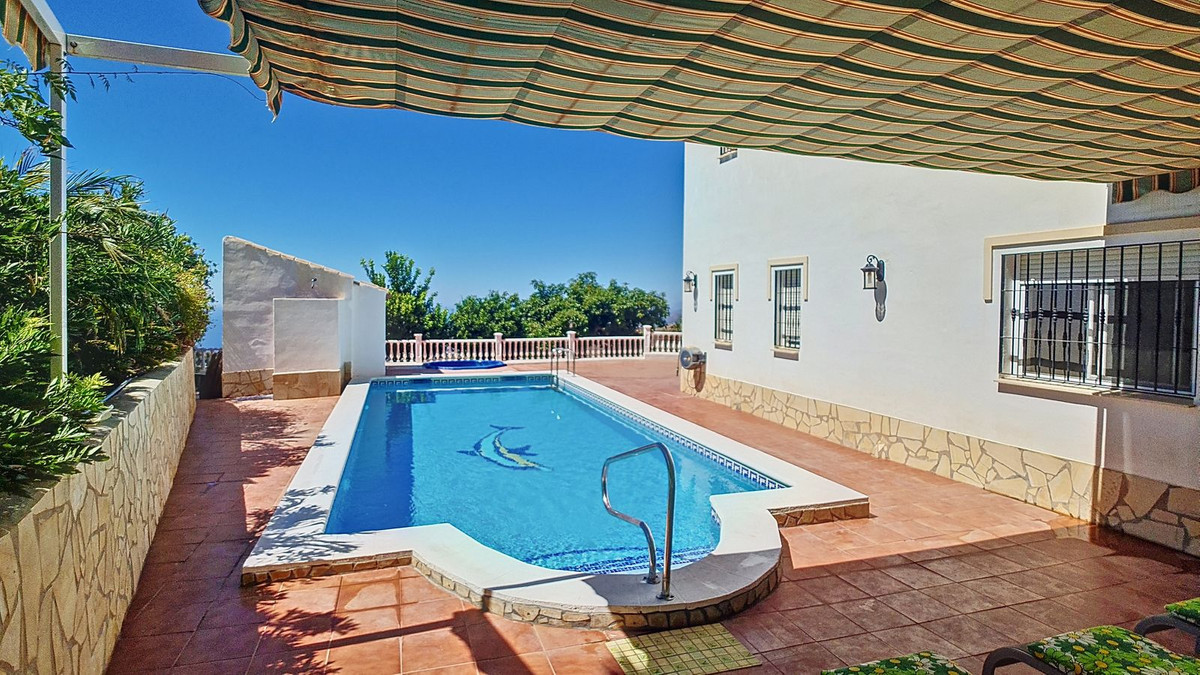 4 Bed Townhouse for sale in Arenas Costa Del Sol East, Málaga, Spain