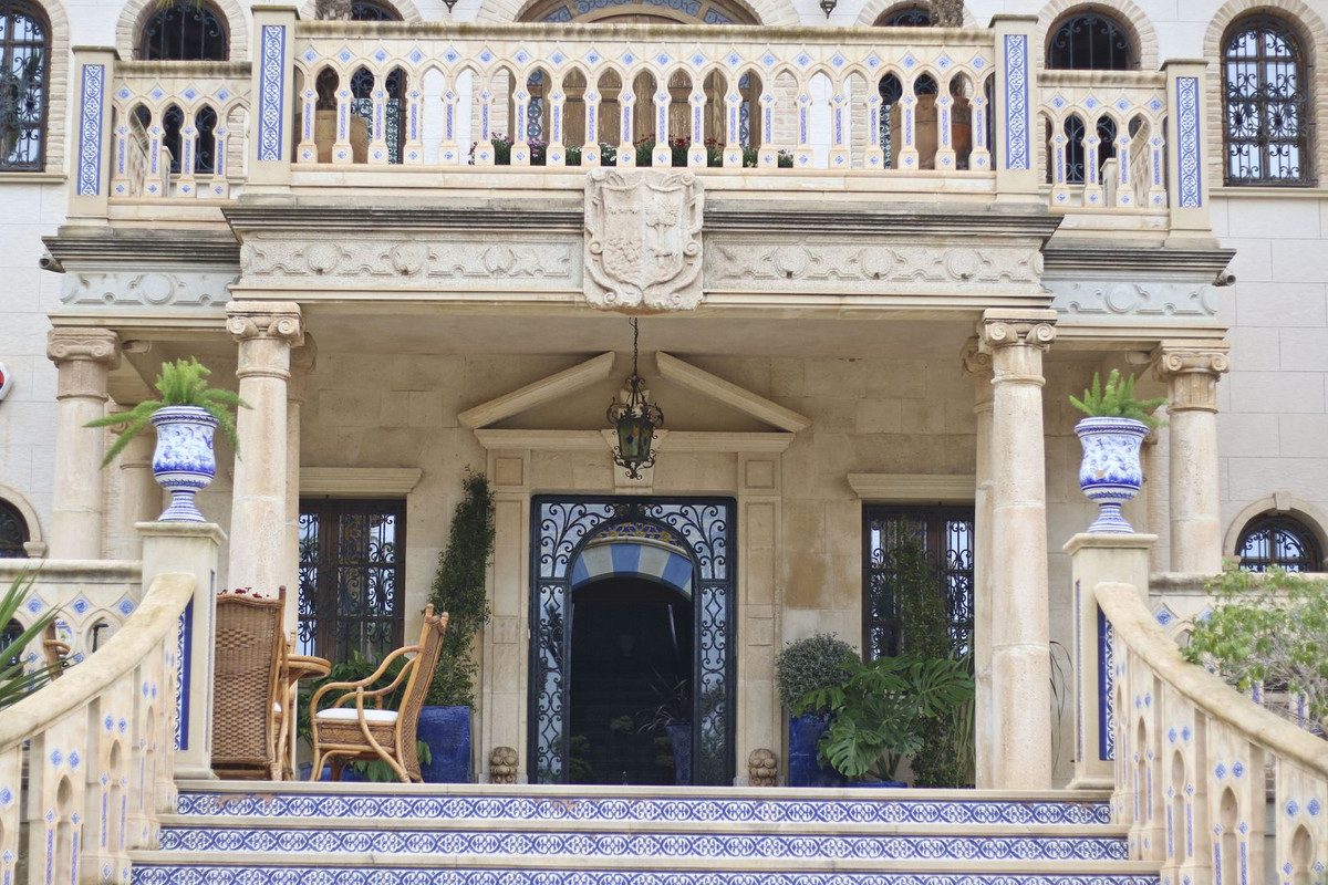 5 Bed Townhouse for sale in Villamartin Costa Blanca, Alicante, Spain