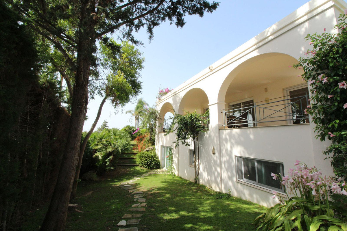 Se vende Villa - Chalet de 4 dormitorios en Costa Del Sol, Cadiz, España
