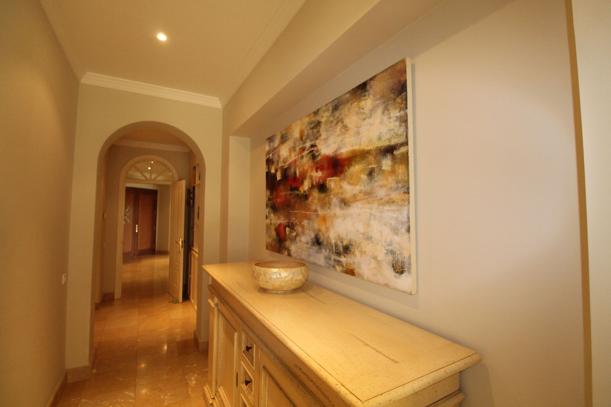Se vende Villa - Chalet de 4 dormitorios en Costa Del Sol, Cadiz, España