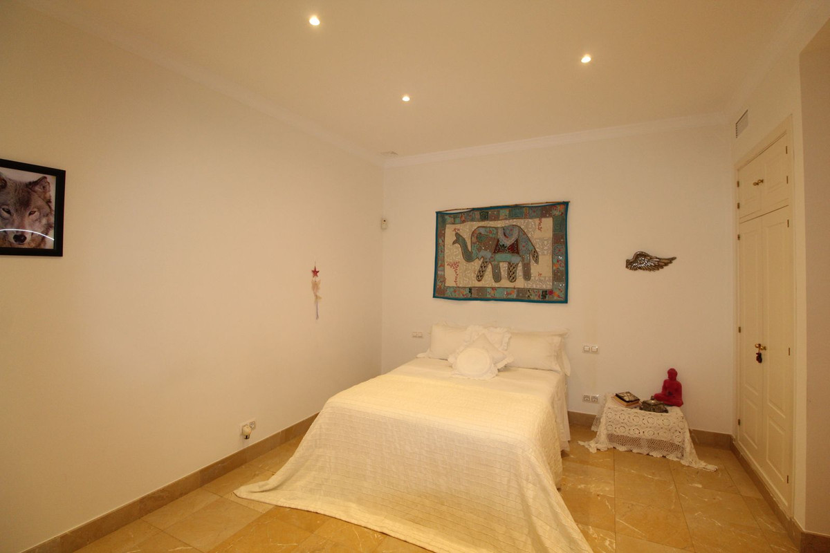 Se vende Villa - Chalet de 4 dormitorios en Costa Del Sol, Cadiz, España