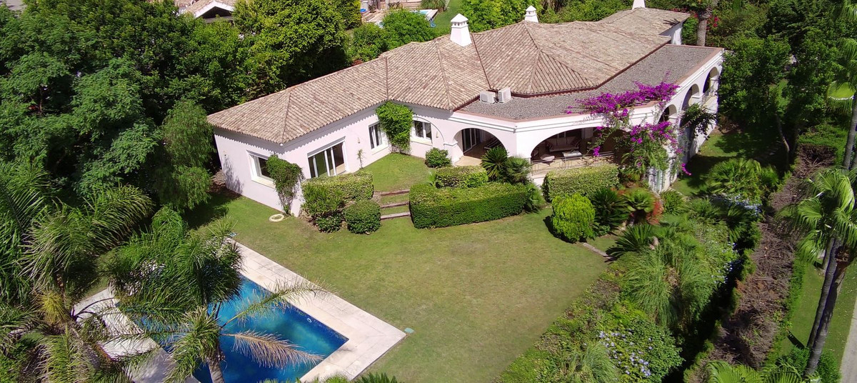 Se vende Villa - Chalet de 4 dormitorios en Costa Del Sol, Cadiz, España