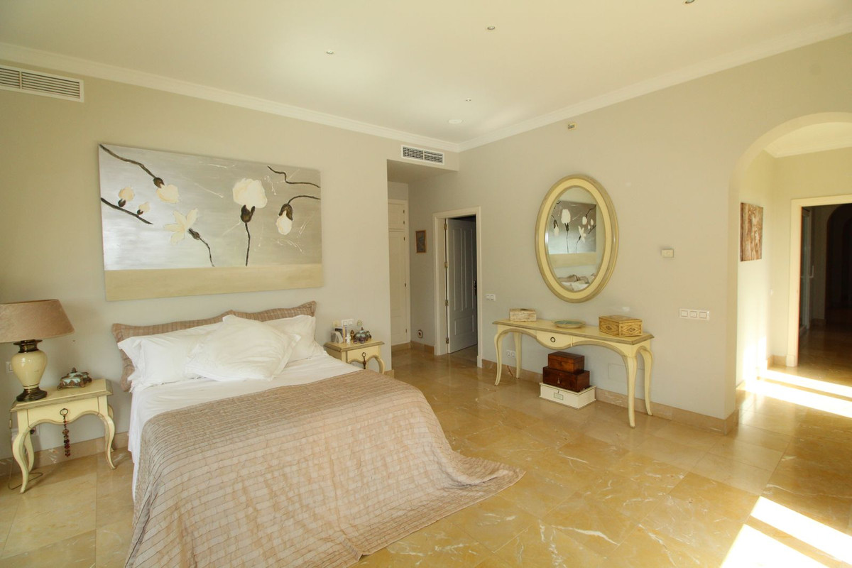 Se vende Villa - Chalet de 4 dormitorios en Costa Del Sol, Cadiz, España