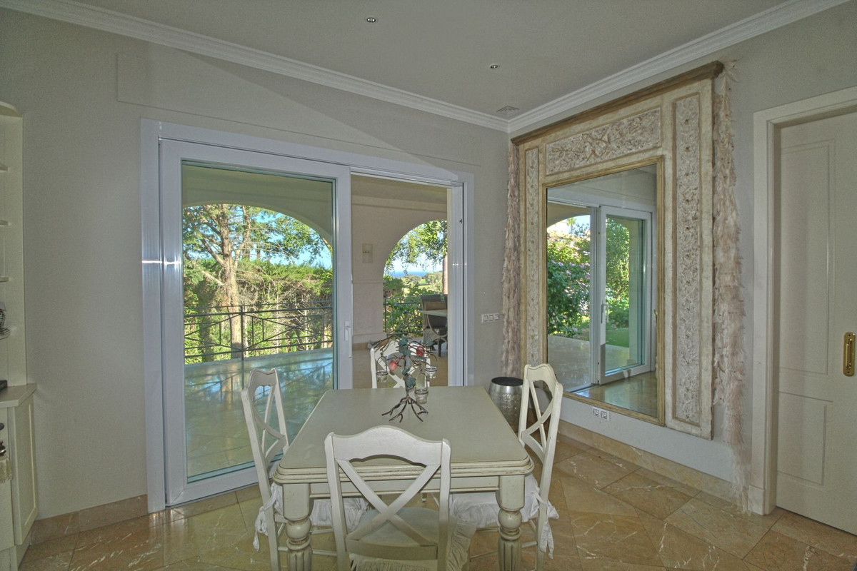 Se vende Villa - Chalet de 4 dormitorios en Costa Del Sol, Cadiz, España