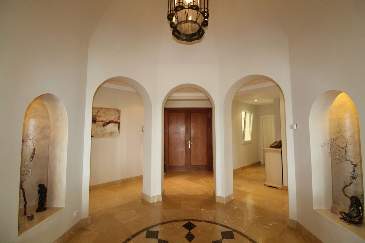 Se vende Villa - Chalet de 4 dormitorios en Costa Del Sol, Cadiz, España