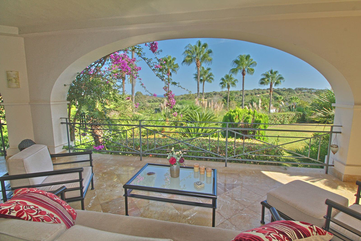 Se vende Villa - Chalet de 4 dormitorios en Costa Del Sol, Cadiz, España