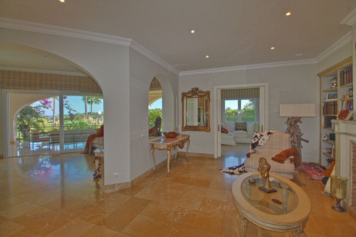 Se vende Villa - Chalet de 4 dormitorios en Costa Del Sol, Cadiz, España