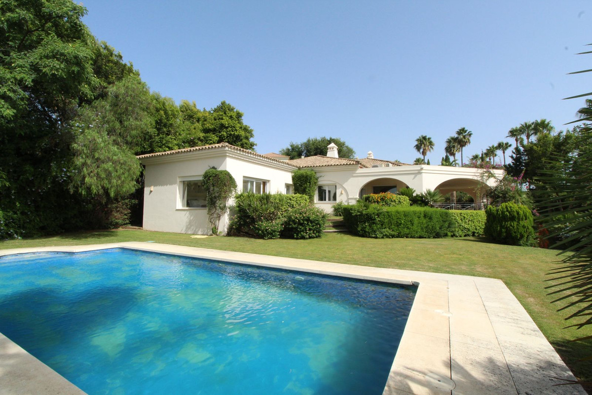 Se vende Villa - Chalet de 4 dormitorios en Costa Del Sol, Cadiz, España