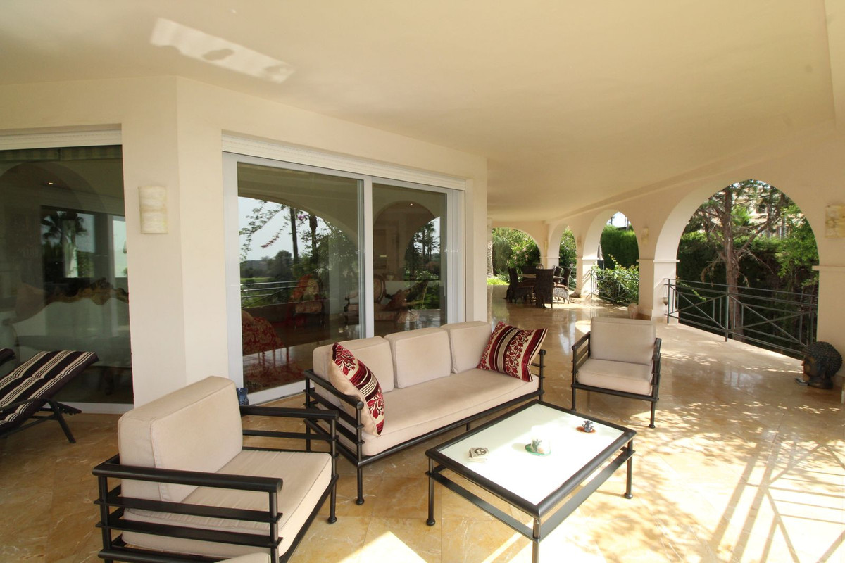 Se vende Villa - Chalet de 4 dormitorios en Costa Del Sol, Cadiz, España