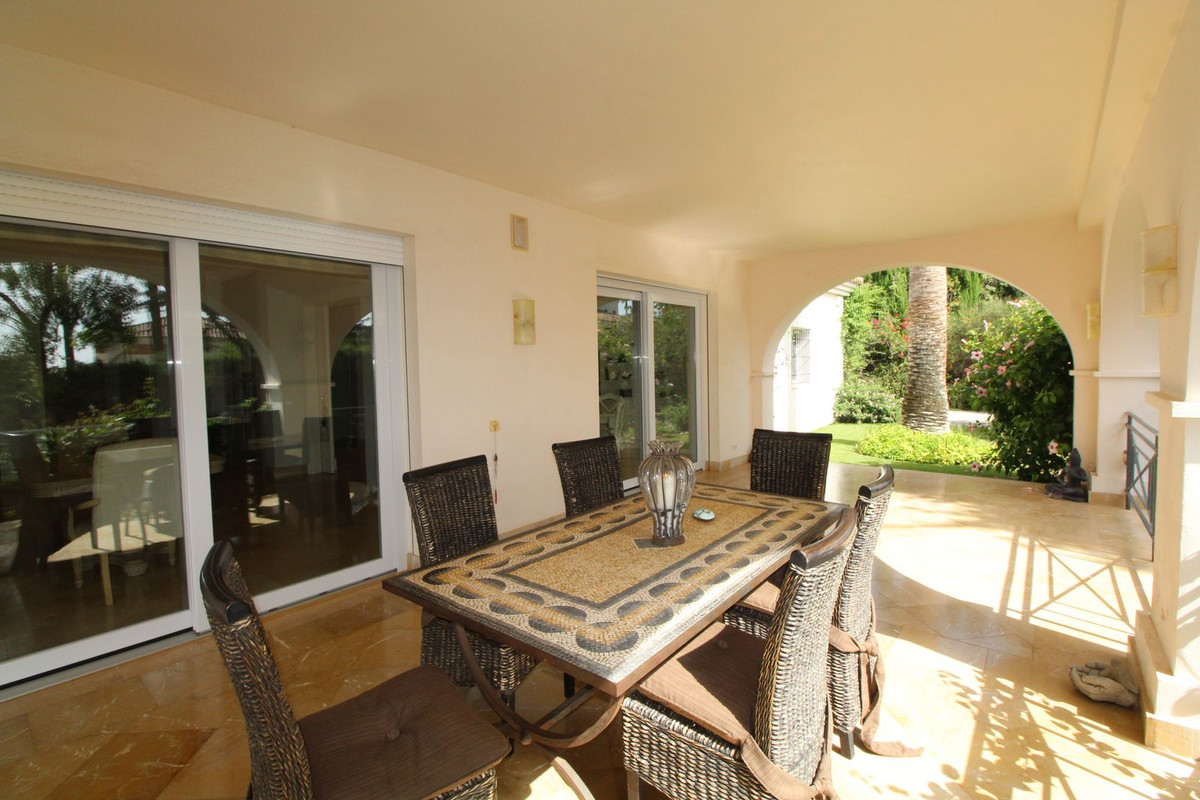 Se vende Villa - Chalet de 4 dormitorios en Costa Del Sol, Cadiz, España