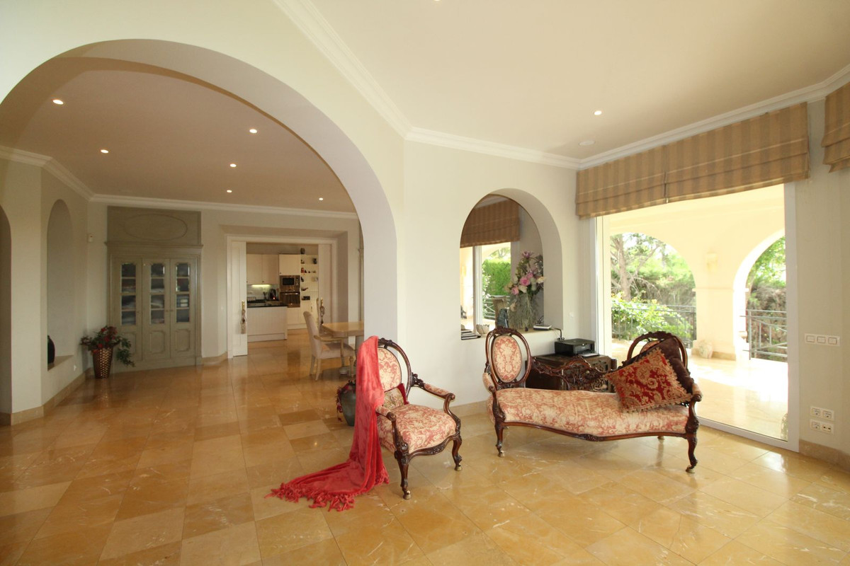Se vende Villa - Chalet de 4 dormitorios en Costa Del Sol, Cadiz, España