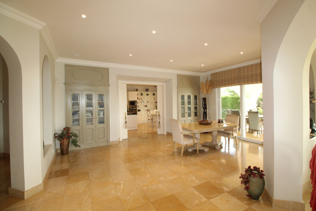 Se vende Villa - Chalet de 4 dormitorios en Costa Del Sol, Cadiz, España