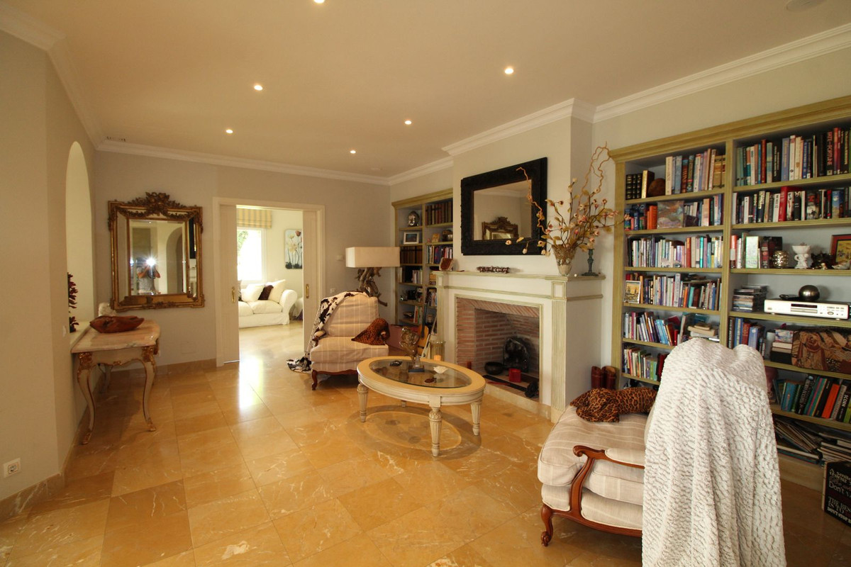 Se vende Villa - Chalet de 4 dormitorios en Costa Del Sol, Cadiz, España