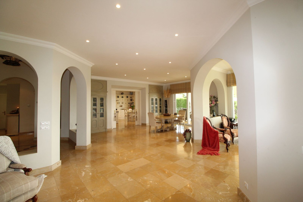 Se vende Villa - Chalet de 4 dormitorios en Costa Del Sol, Cadiz, España