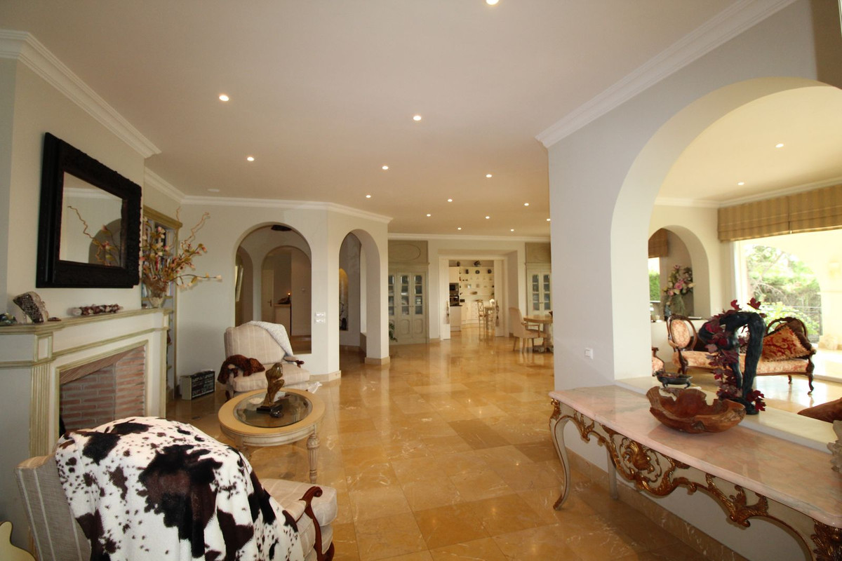 Se vende Villa - Chalet de 4 dormitorios en Costa Del Sol, Cadiz, España