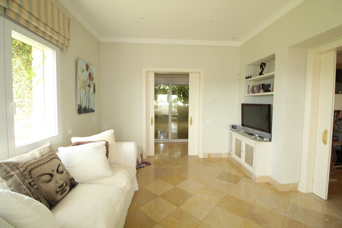 Se vende Villa - Chalet de 4 dormitorios en Costa Del Sol, Cadiz, España