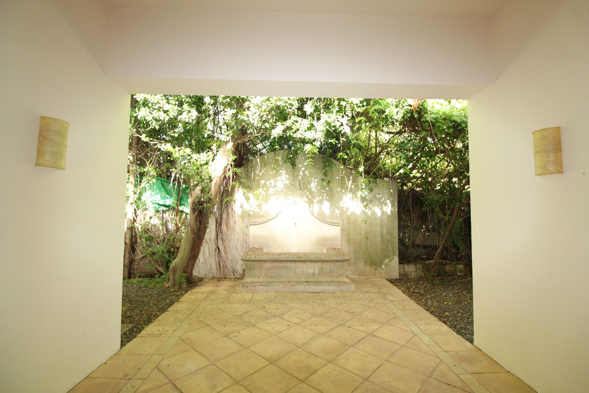 Se vende Villa - Chalet de 4 dormitorios en Costa Del Sol, Cadiz, España
