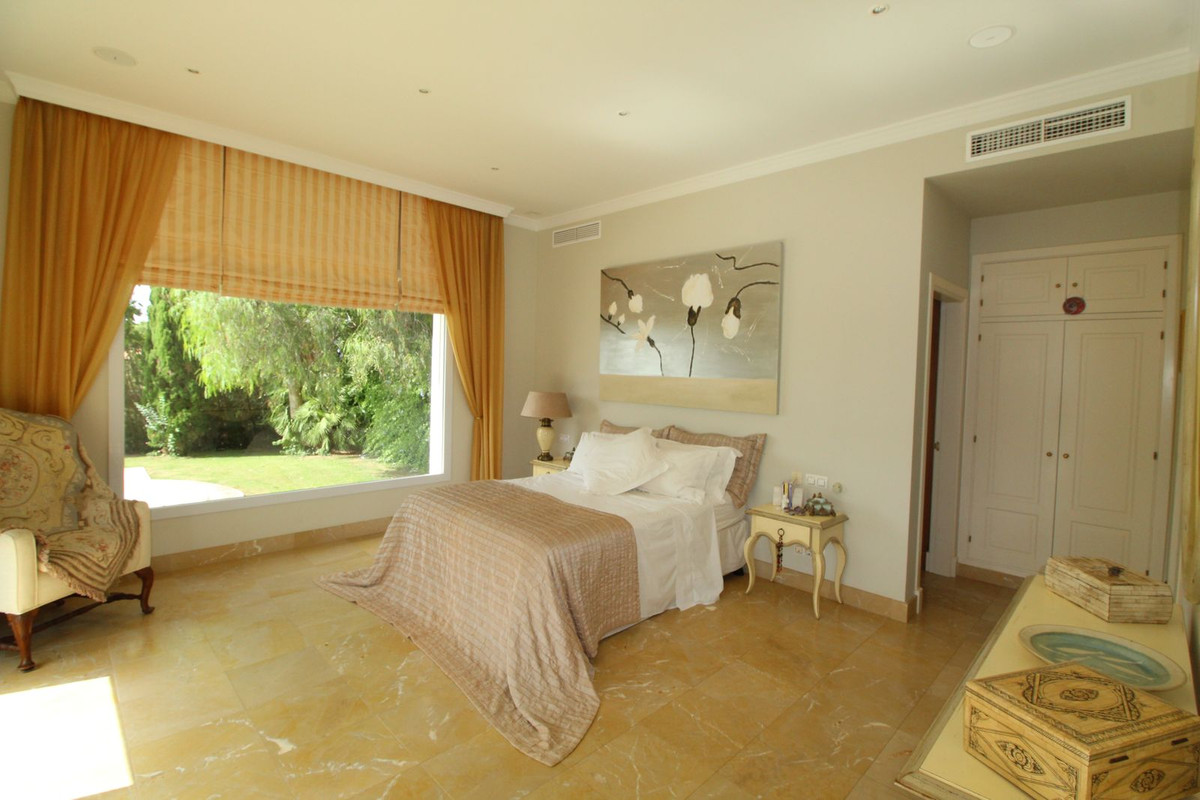 Se vende Villa - Chalet de 4 dormitorios en Costa Del Sol, Cadiz, España