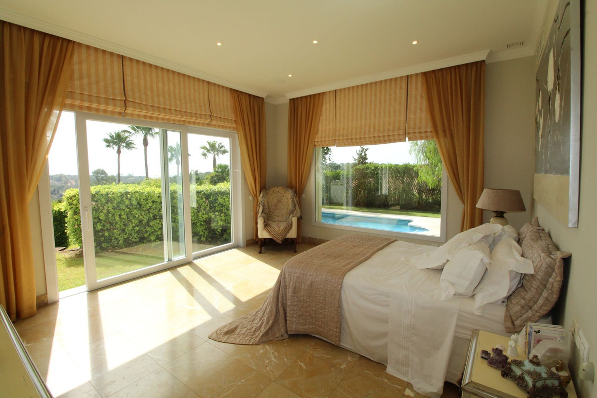 Se vende Villa - Chalet de 4 dormitorios en Costa Del Sol, Cadiz, España