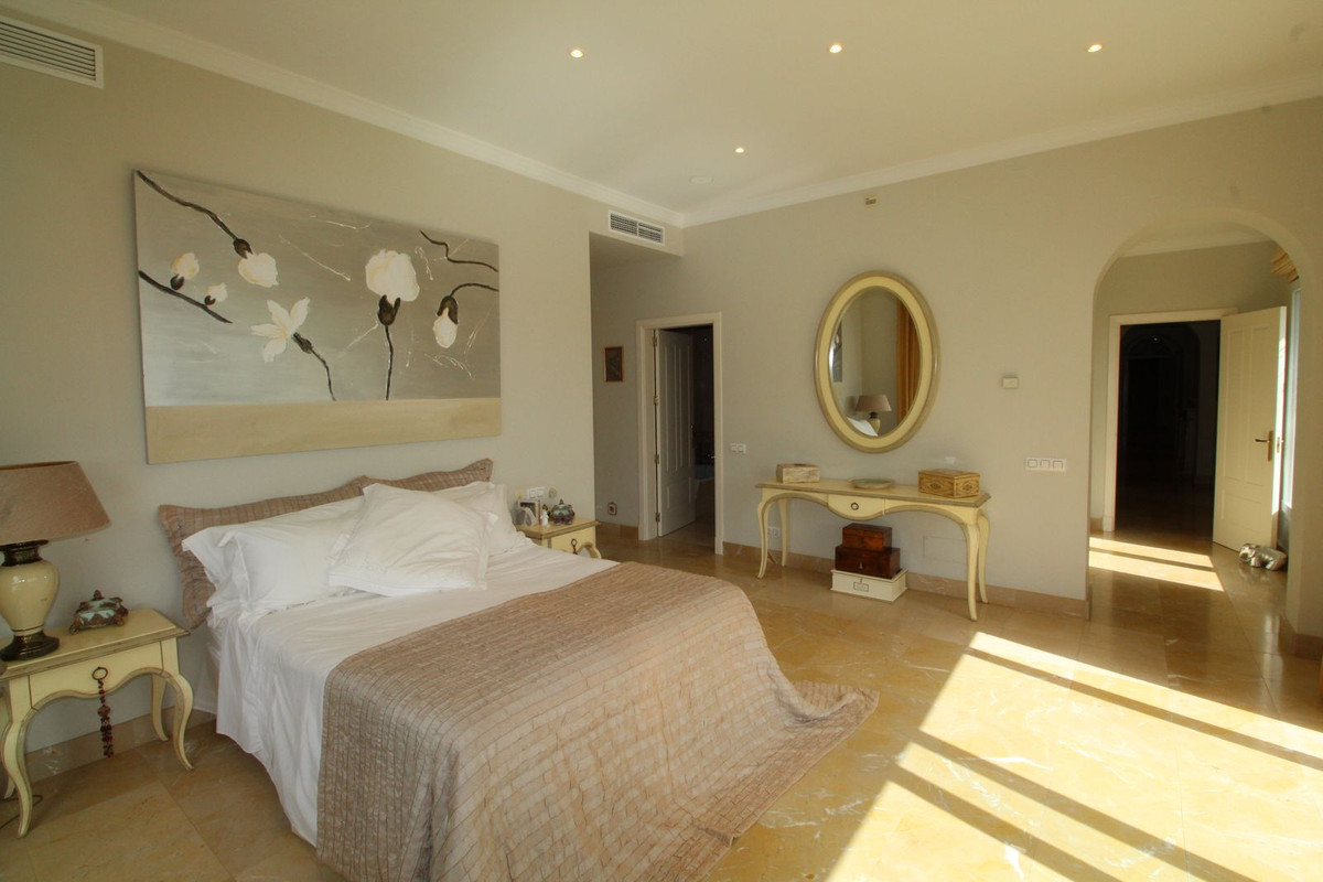 Se vende Villa - Chalet de 4 dormitorios en Costa Del Sol, Cadiz, España