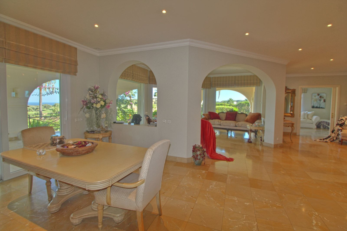 Se vende Villa - Chalet de 4 dormitorios en Costa Del Sol, Cadiz, España