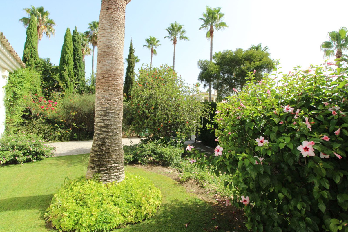 Se vende Villa - Chalet de 4 dormitorios en Costa Del Sol, Cadiz, España