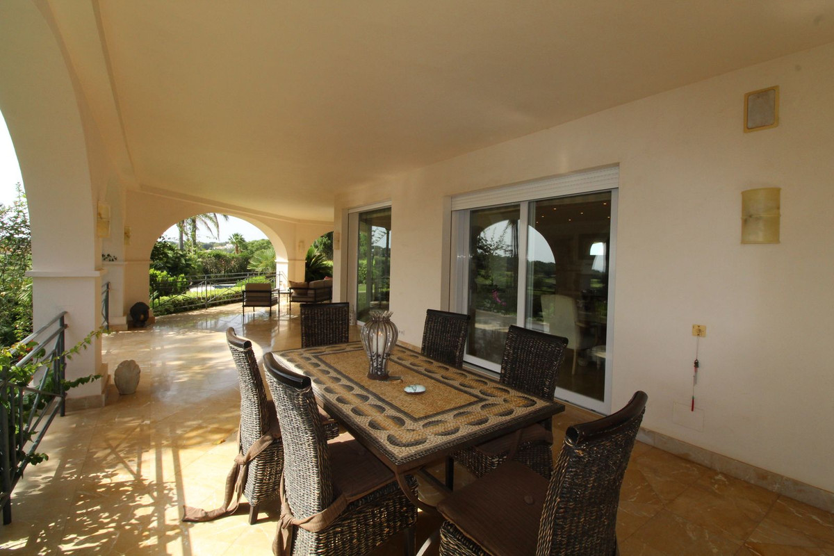 Se vende Villa - Chalet de 4 dormitorios en Costa Del Sol, Cadiz, España