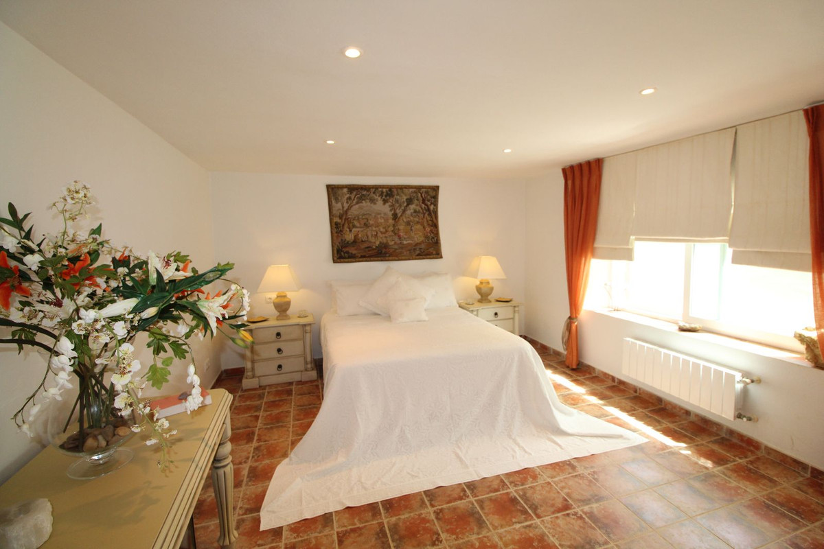 Se vende Villa - Chalet de 4 dormitorios en Costa Del Sol, Cadiz, España