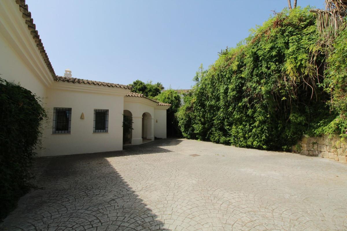 Se vende Villa - Chalet de 4 dormitorios en Costa Del Sol, Cadiz, España
