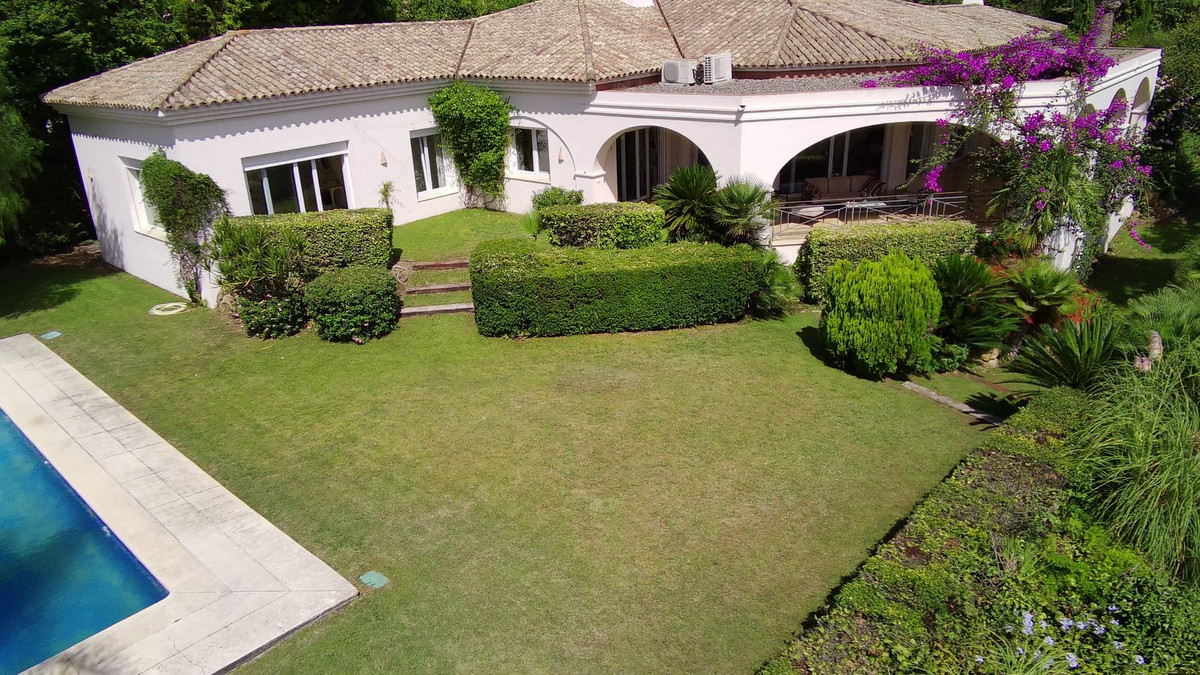 Se vende Villa - Chalet de 4 dormitorios en Costa Del Sol, Cadiz, España