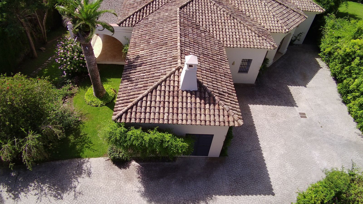 Se vende Villa - Chalet de 4 dormitorios en Costa Del Sol, Cadiz, España