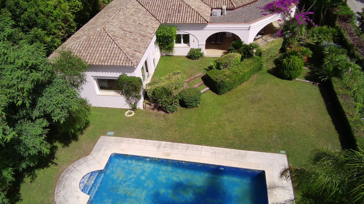 Se vende Villa - Chalet de 4 dormitorios en Costa Del Sol, Cadiz, España
