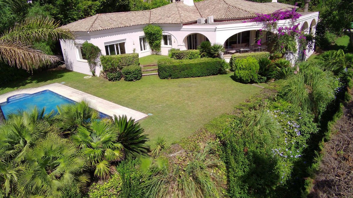 Se vende Villa - Chalet de 4 dormitorios en Costa Del Sol, Cadiz, España