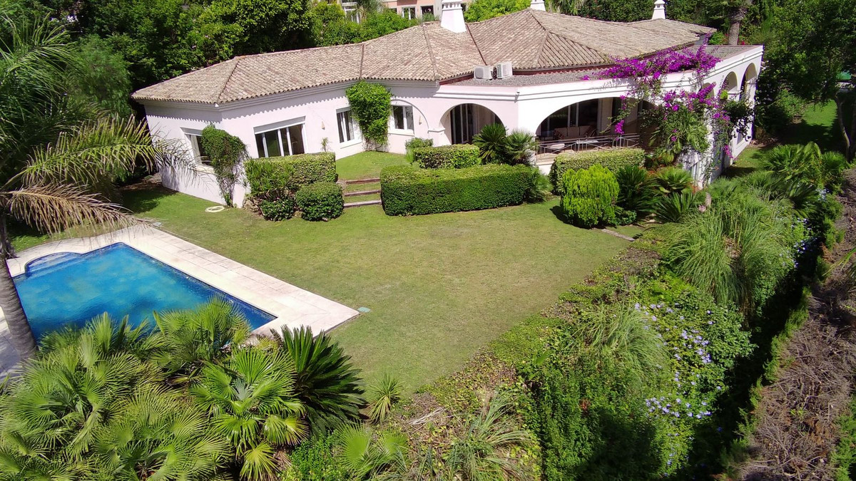 Se vende Villa - Chalet de 4 dormitorios en Costa Del Sol, Cadiz, España