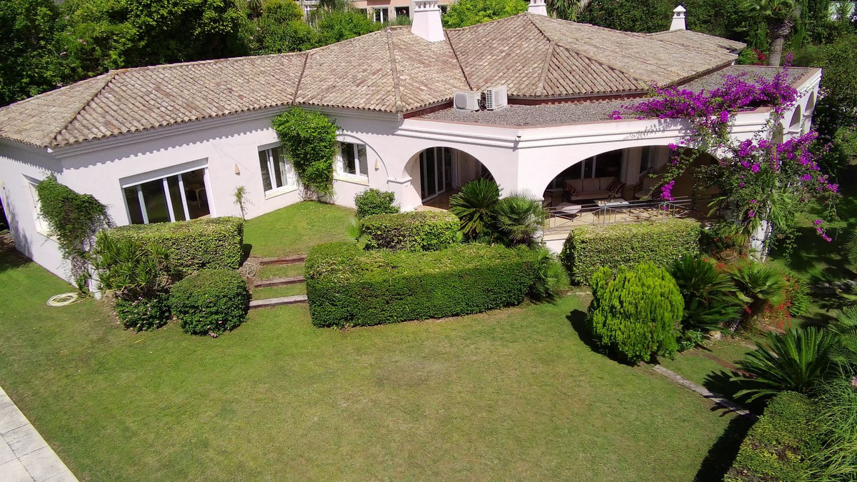 Se vende Villa - Chalet de 4 dormitorios en Costa Del Sol, Cadiz, España