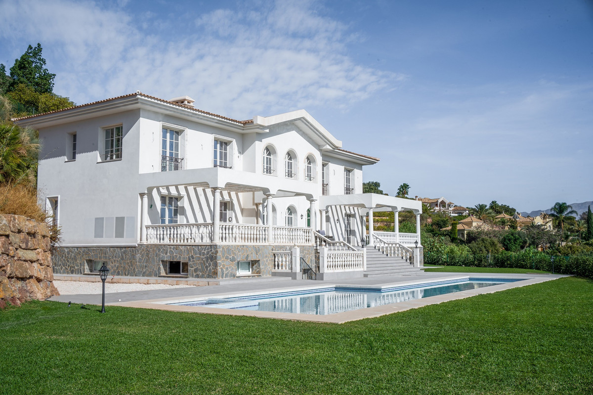 Se vende Villa - Chalet de 6 dormitorios en Costa Del Sol, Málaga, España