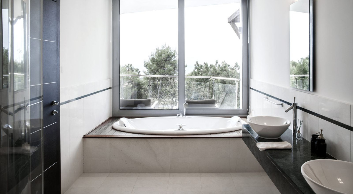 Se vende Adosada de 5 dormitorios en Costa Del Sol, Málaga, España