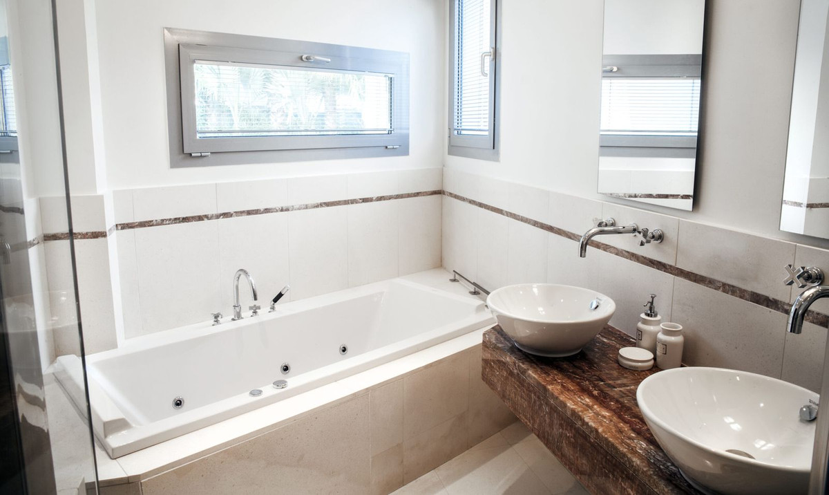 Se vende Adosada de 5 dormitorios en Costa Del Sol, Málaga, España