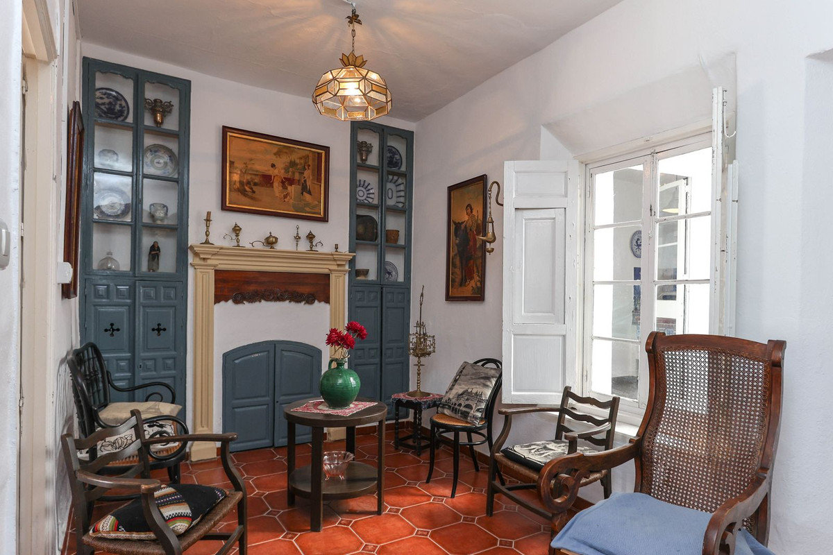 5 Bed Townhouse for sale in Tolox Costa Del Sol, Málaga, Spain